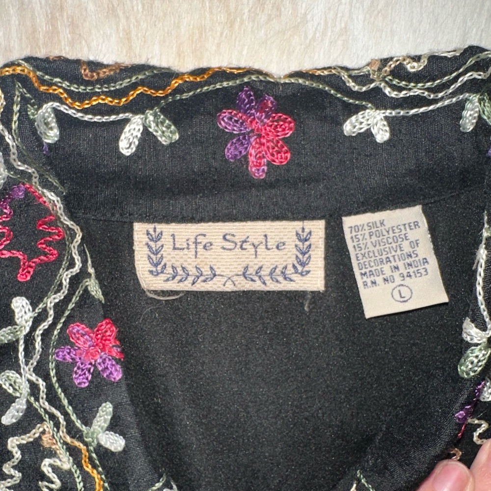 Black Floral Embroidered Light Jacket - Picture 4 of 4
